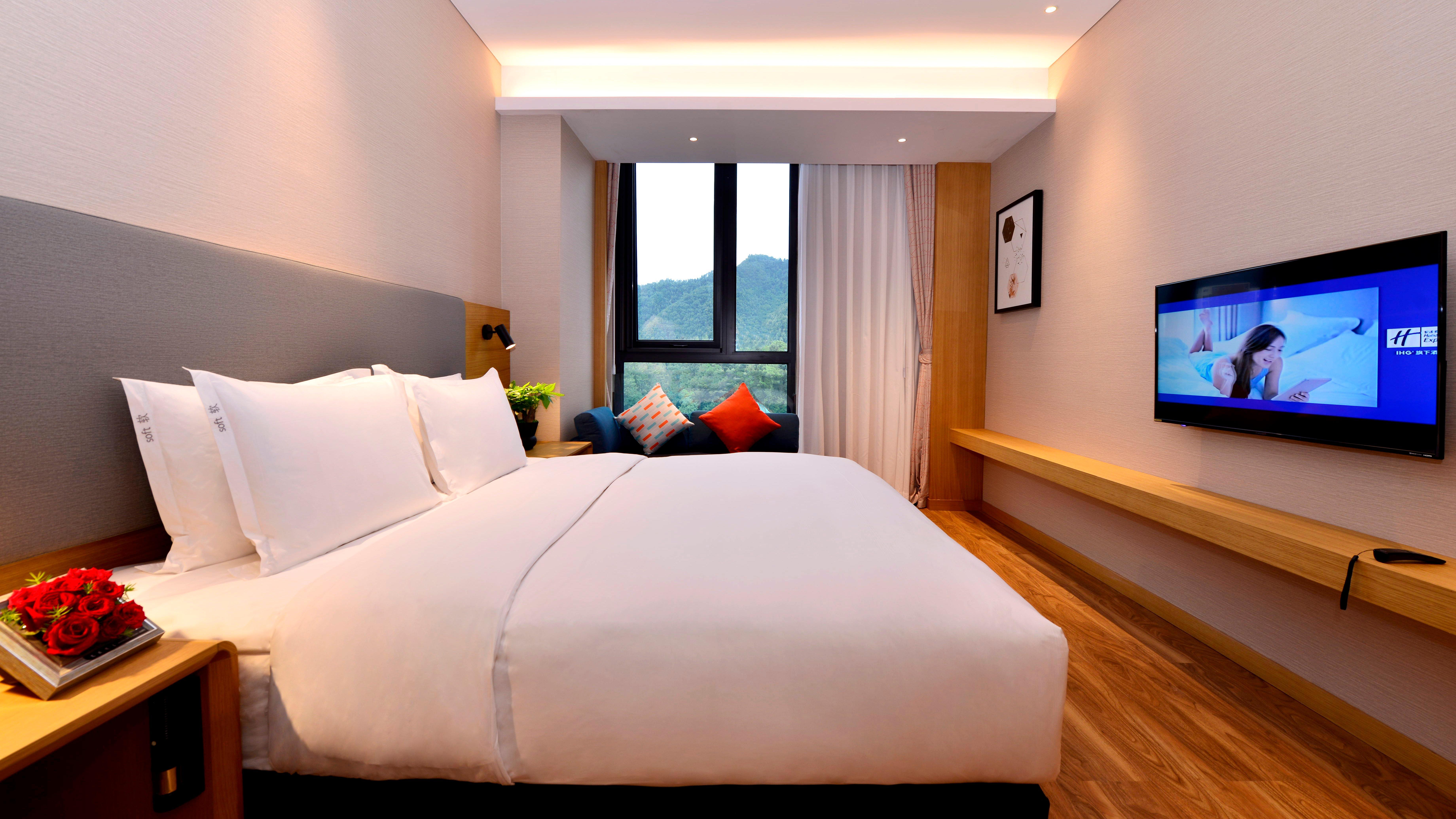 Holiday Inn Express Luanchuan By Ihg Eksteriør billede