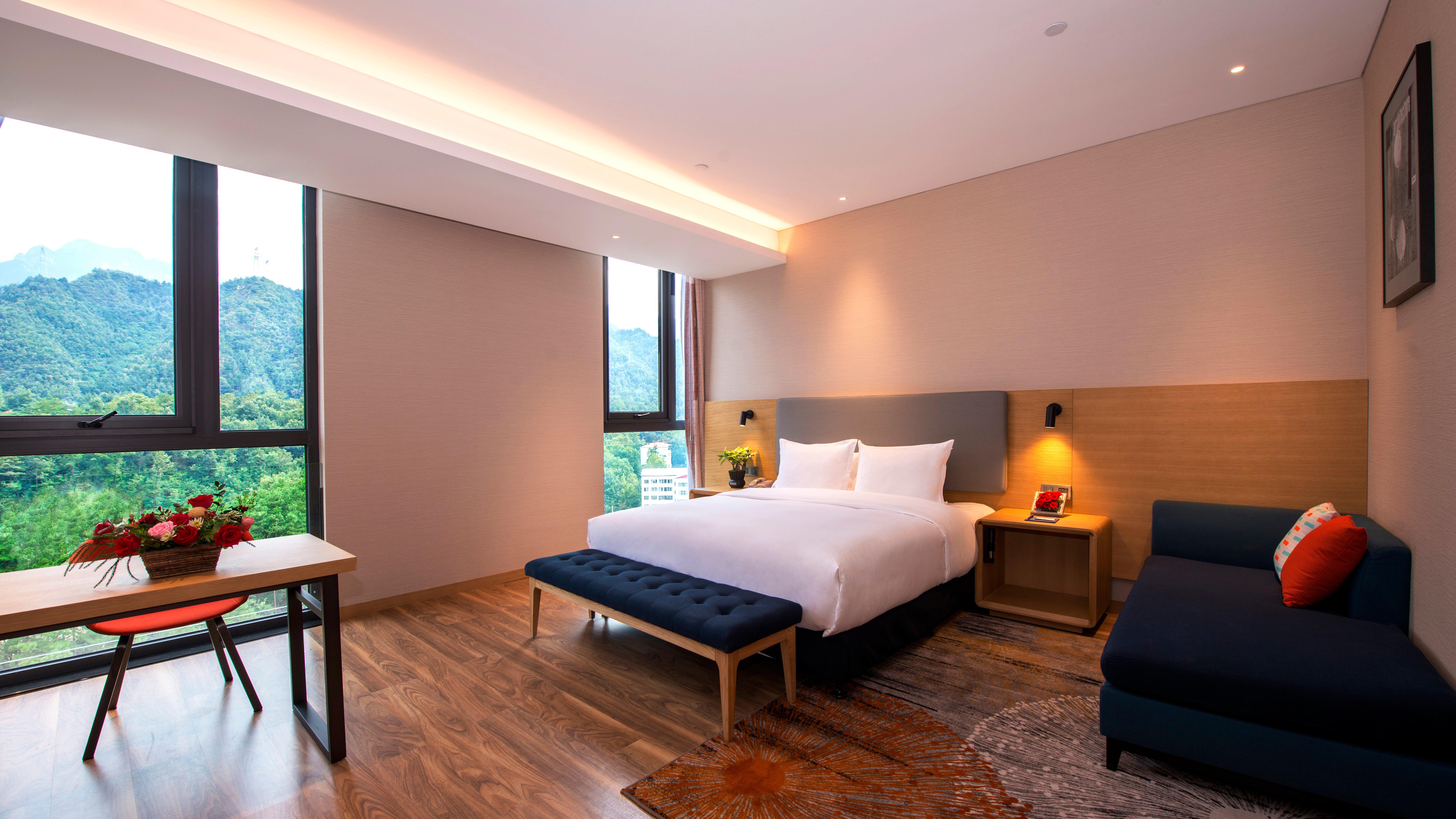 Holiday Inn Express Luanchuan By Ihg Eksteriør billede