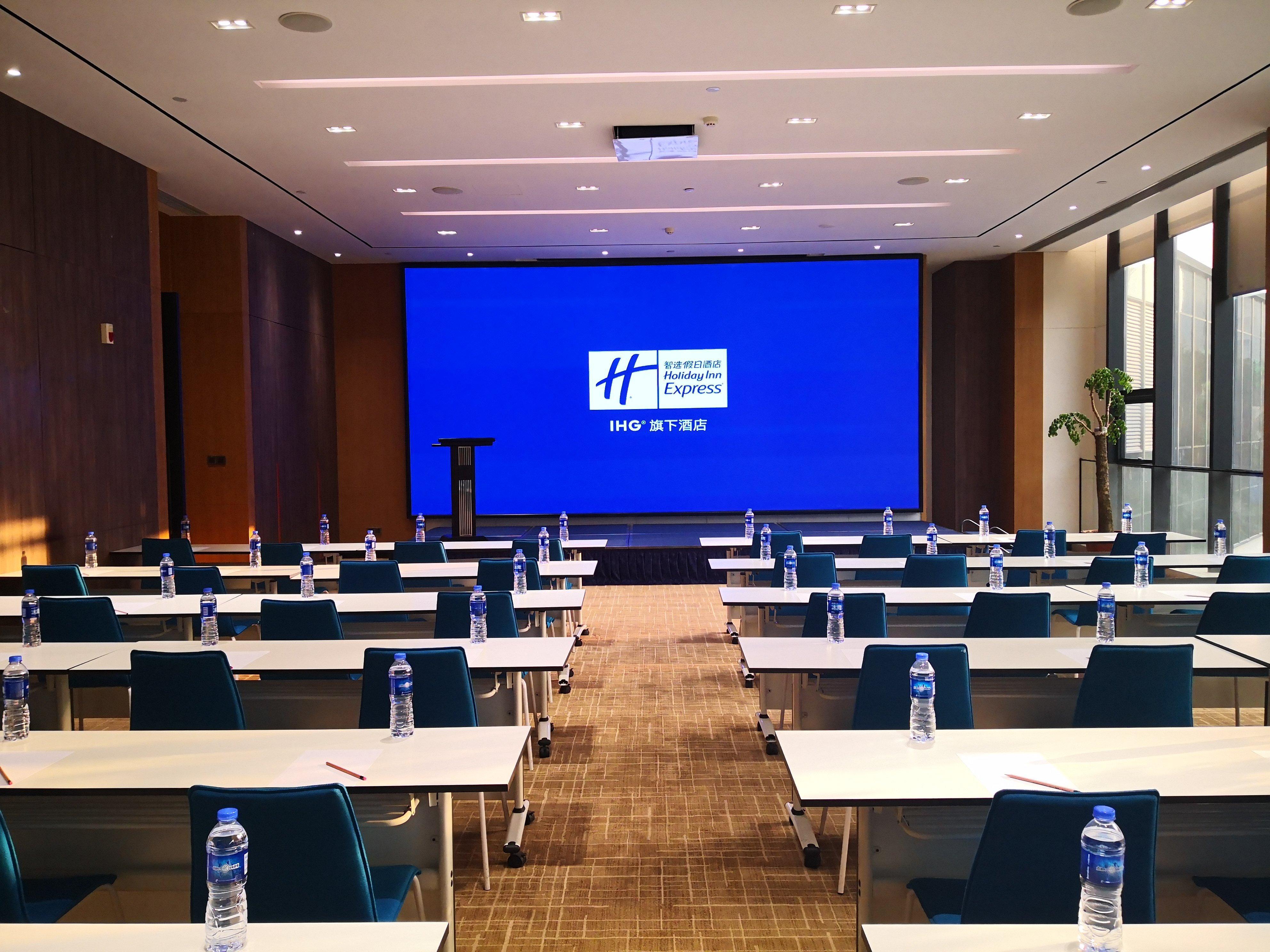 Holiday Inn Express Luanchuan By Ihg Eksteriør billede
